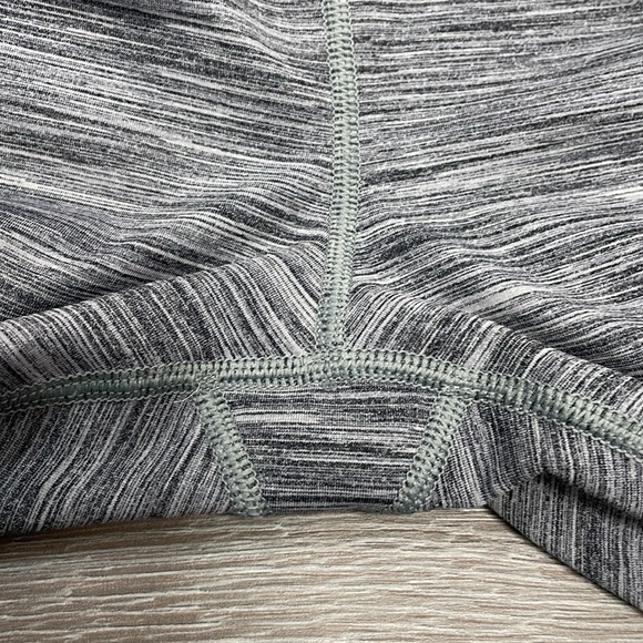 Lululemon Athletica Mesh Sun Runner Crop leggings Space Dye Gray Black 6 - Picture 14 of 16